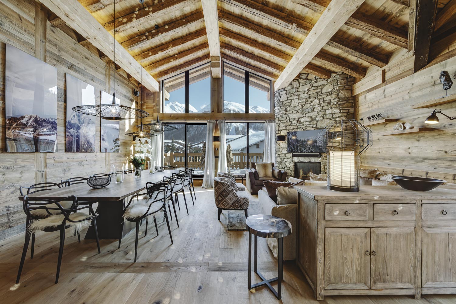 Chalet Rocca Penthouse - Luxury Chalet - HipHideouts - Living Room with View on Solaise - Val d'IsÃ¨re - View on the Mountains