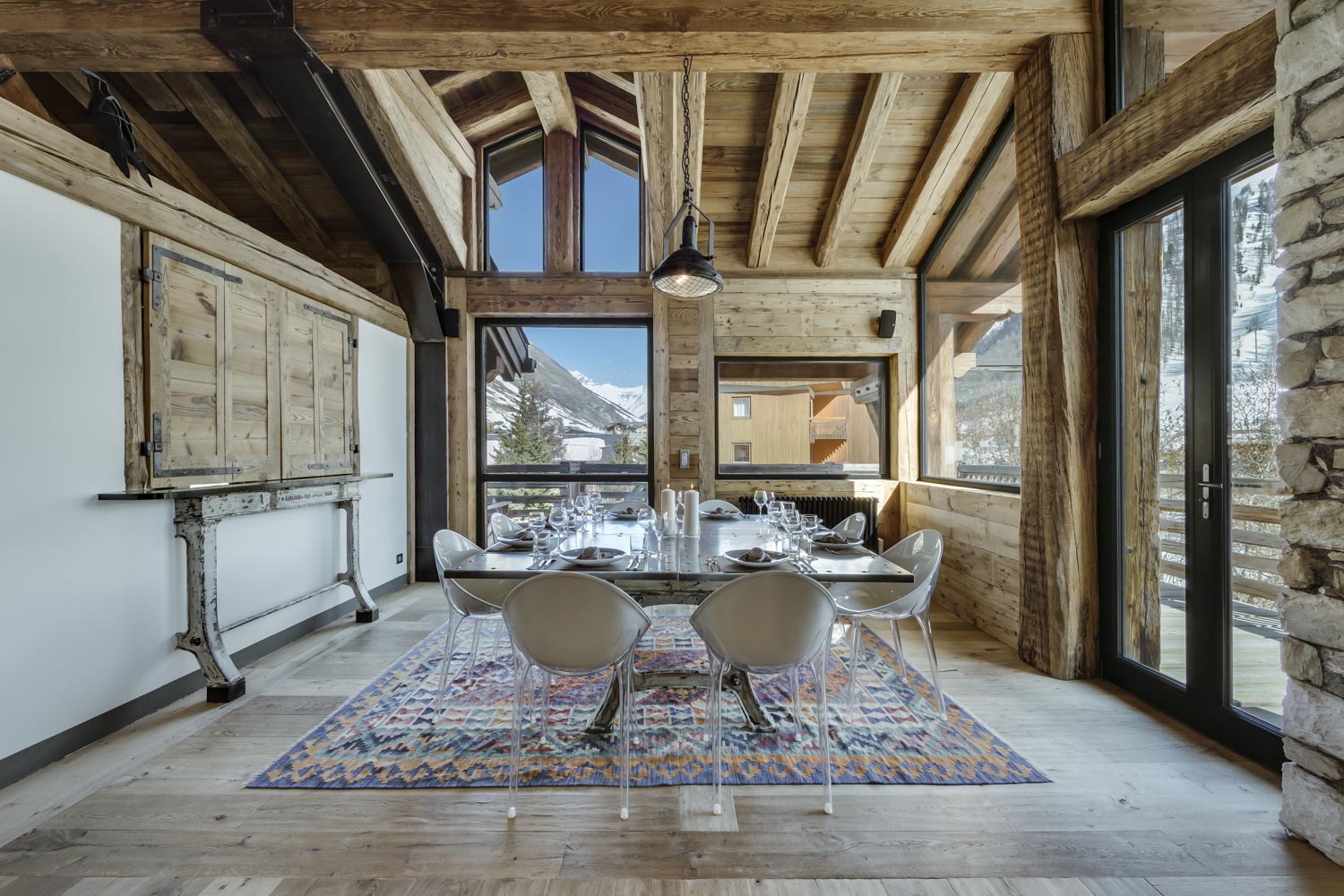 Chalet Shar Pei - Luxury Chalet - HipHideouts - Dining Room - Val d'IsÃ¨re