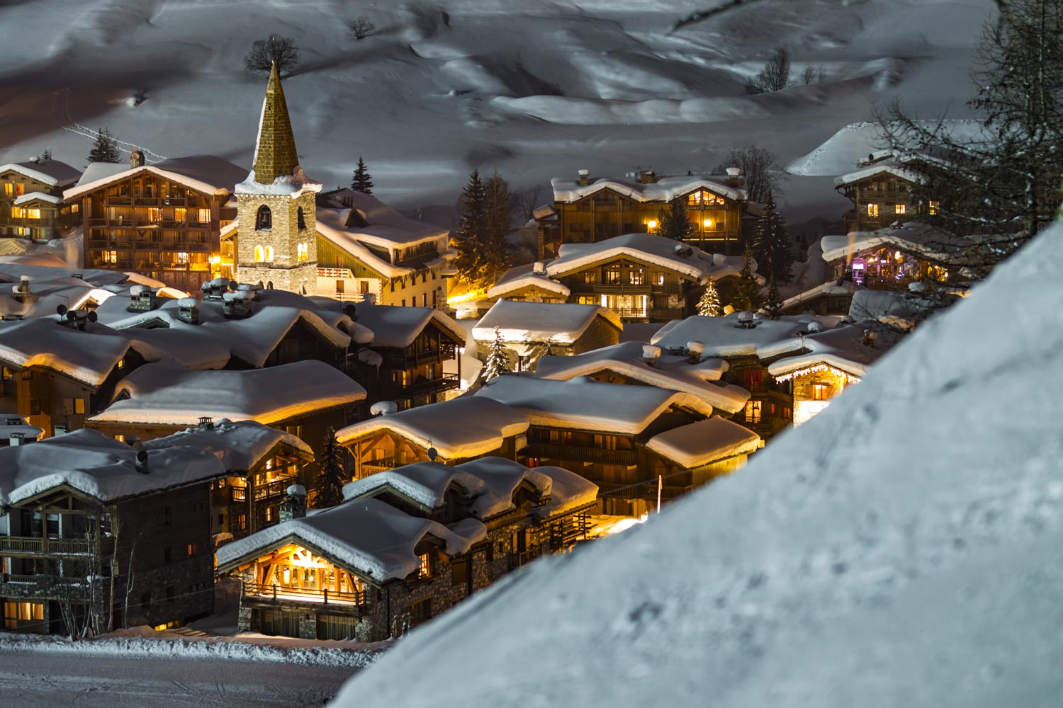 The Village of Val d'IsÃ¨re by Night - Val d'IsÃ¨re in the Snow
